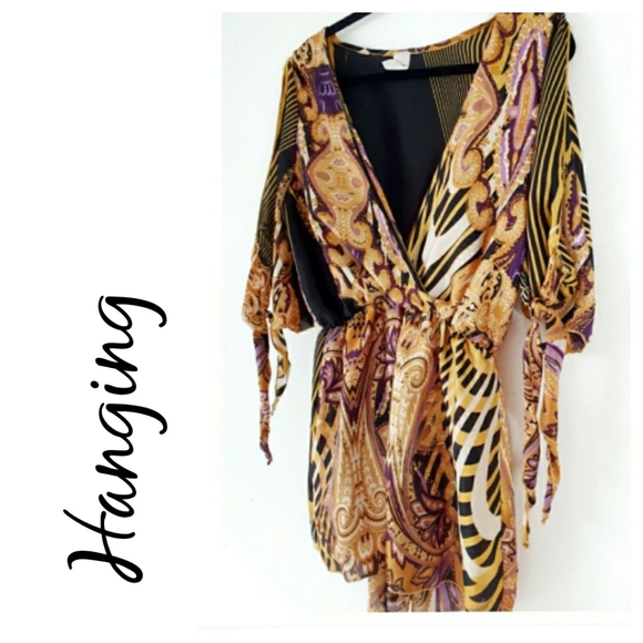 💥NWT- Gold & Black Cold Shoulder Print Romper - Picture 13 of 16